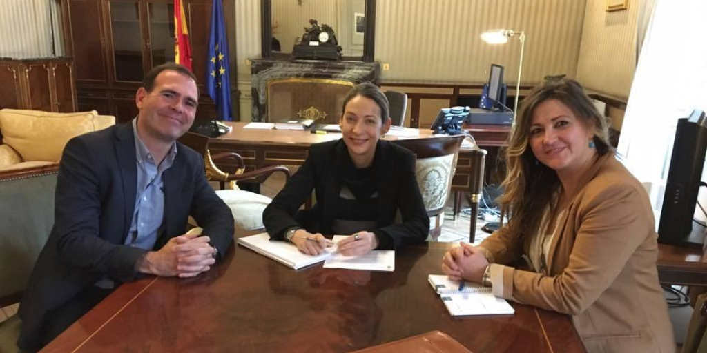Imagen destacada de la reunión con Comisionada para el reto demográfico, Doña Eldelmira Barreira en la Presidencia del Gobierno de España